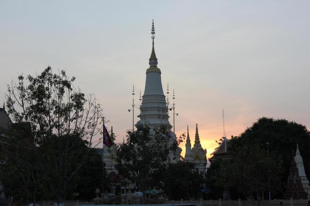 Le President Hotel Phnom Penh Ngoại thất bức ảnh