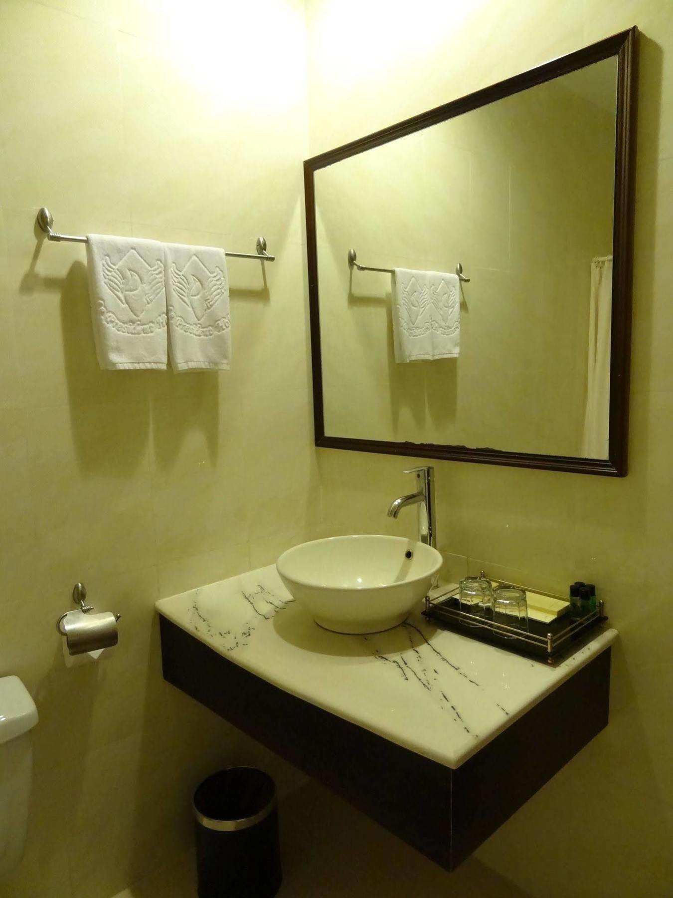 Le President Hotel Phnom Penh Ngoại thất bức ảnh